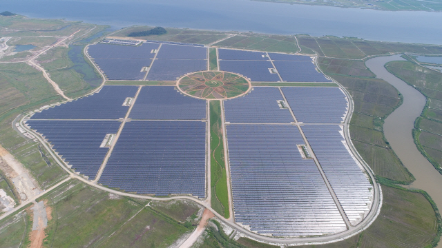 한국남부발전이 전남 해남에 건설한 국내 최대 규모의 태양광 발전단지
