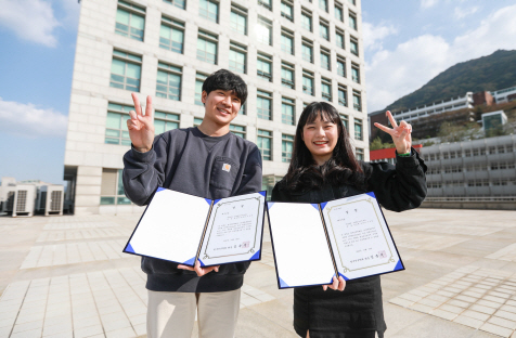 롯데홈쇼핑 영상공모전에서 수상한 동서대학교 방송영상전공 학생들./사진제공=동서대학교