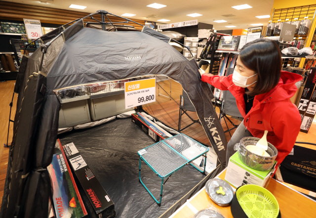 “사계절이 캠핑시즌”...쌀쌀한 날씨에도 캠핑 매출 증가