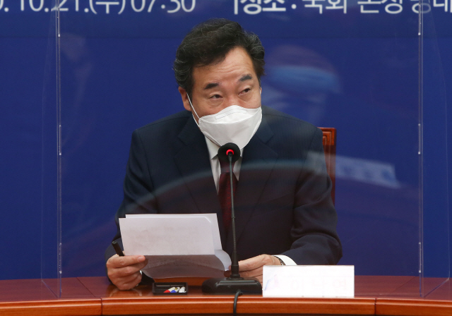 더불어민주당 이낙연 대표가 21일 국회에서 열린 경제상황 점검회의에서 발언하고 있다./권욱기자