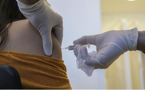 브라질서 아스트라제네카 코로나 백신 임상 참가자 사망