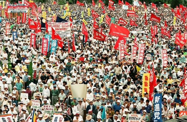 25년전 그날 '일본판 효순미선 사건'에 오키나와서 9만명 모였다