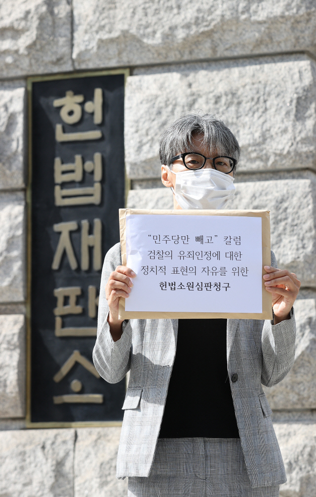 피격공무원 '월북' 무게 뒀지만…'소설' '나라가 빚 들추나' 안 풀리는 의혹
