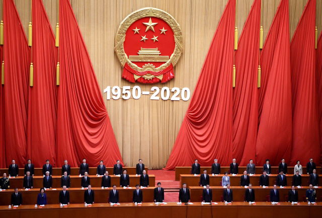 23일 중국 베이징 인민대회당에서 열린 항미원조 70주년 기념대회에 참석한 중국 공산당 지도부. /AFP연합뉴스