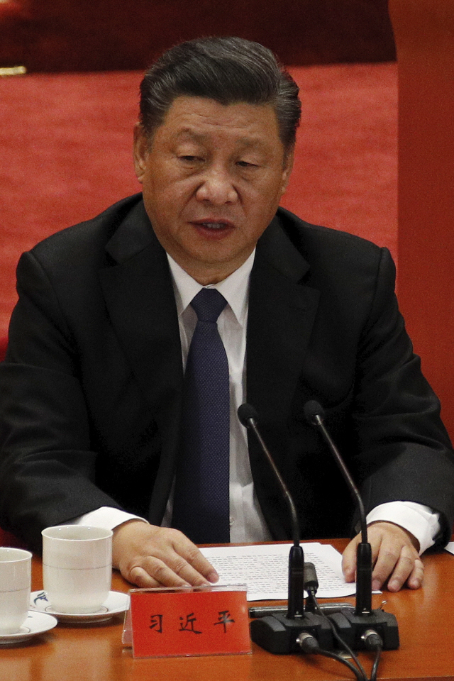 시진핑 주석이 23일 중국 베이징 인민대회당에서 항미원조 70주년 기념대회에 참석해 연설 중이다. /AP연합뉴스