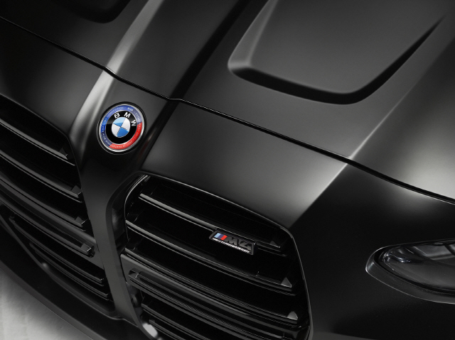 뉴 M4 컴페티션 쿠페 x KITH 엠블럼 /사진제공=BMW