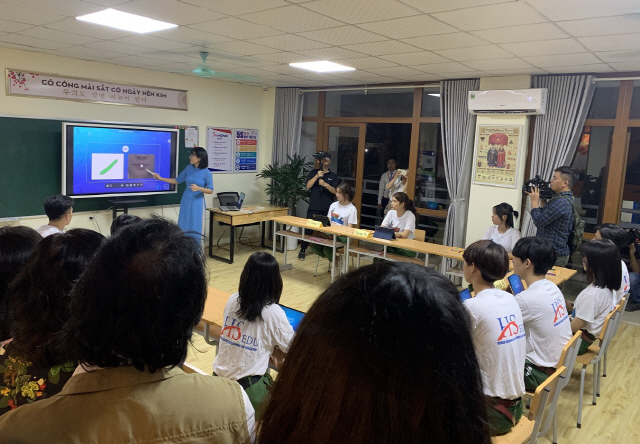 베트남에서 진행되는 한국어 스마트러닝 수업 모습. /사진제공=비상교육