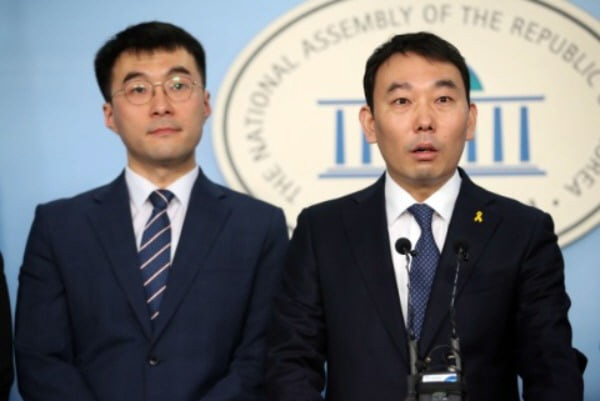 김남국·김용민 더불어민주당 의원(왼쪽부터)/연합뉴스
