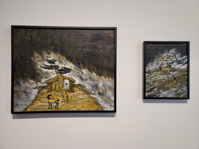 가나아트갤러리에서 전시 중인 변시지의 검은바다 연작.