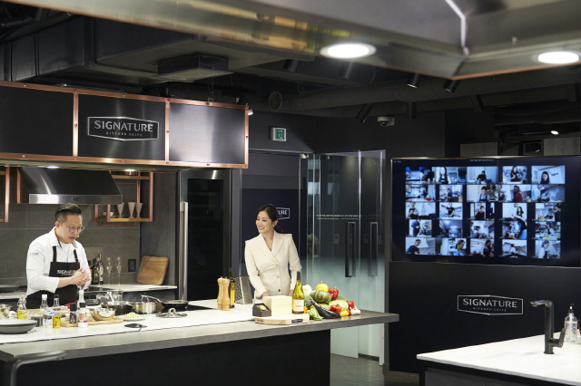 LG시그니처 키친 스위트, 논현 쇼룸서 온라인 요리수업 열어