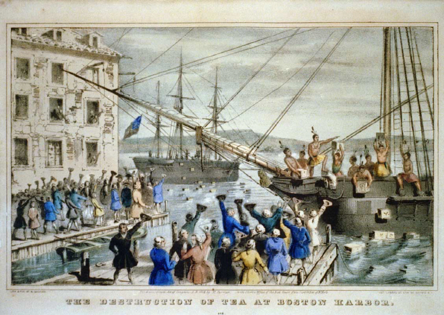 1773년 12월 16일 아메리카 원주민으로 위장한 식민지주민들이 보스 턴항에 정박한 배에 실려있던 차 상자들을 바다에 집어던지고 있다. 석판화(1846년 작)/출처=위키피디아