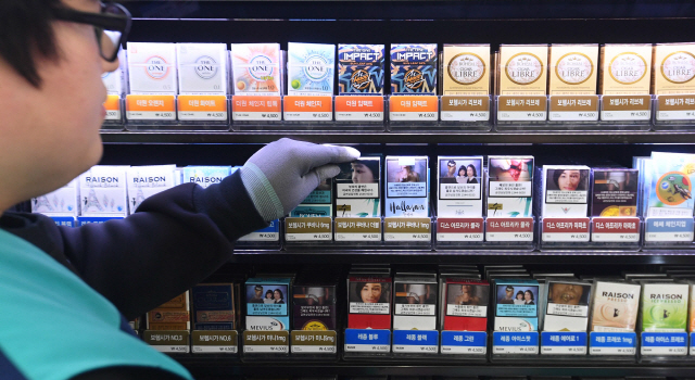 정부 “사용중단” 권고에 액상형 전자담배 판매량 92.5% 급감