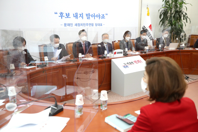 국민의힘 김종인 비상대책위원장이 2일 국회에서 열린 비상대책위원회의에서 발언하고 있다. /연합뉴스