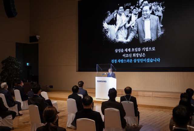 김기남 삼성전자 부회장이 2일 수원 삼성 디지털시티에서 열린 창립 51주년 기념식에서 기념사를 하고 있다./사진제공=삼성전자