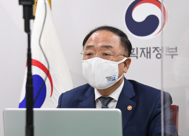 [속보] 홍남기 “사직서 제출했다…대주주 기준 10억 유지”