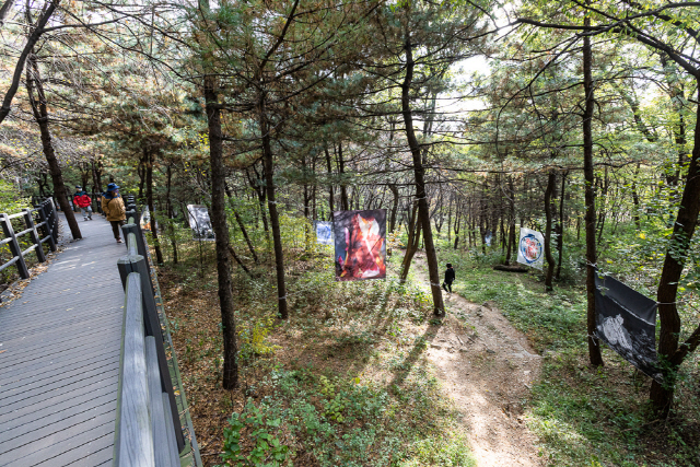 서울 서대문구는 다음달 4일까지 안산자락길에서 ‘2020 윤동주 문화제’를 개최한다. /사진제공=서대문구