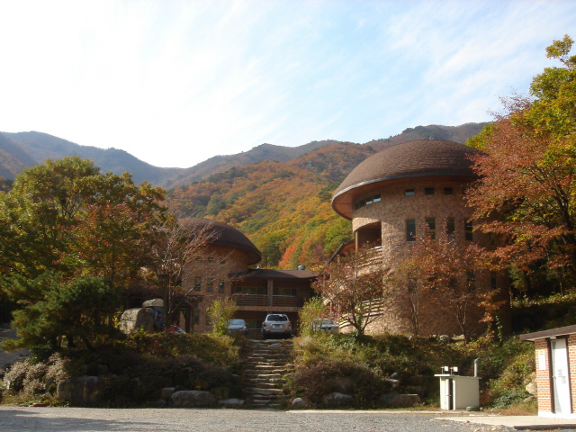 경북 청도에 자리잡고 있는 운문산자연휴양림 제2산림문화휴양관. 사진제공=국립자연휴양림관리소