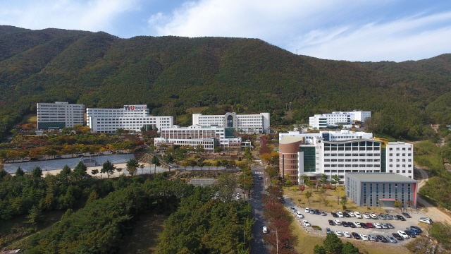 와이즈유가 경남 유일 기술창업대학원의 2021학년도 전기 석사과정 신입생을 모집한다. 와이즈유 양산캠퍼스 전경./사진제공=와이즈유