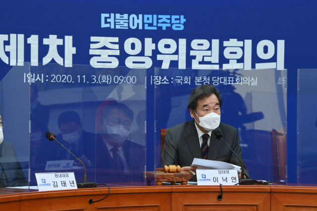 이낙연(오른쪽) 더불어민주당 대표가/연합뉴스