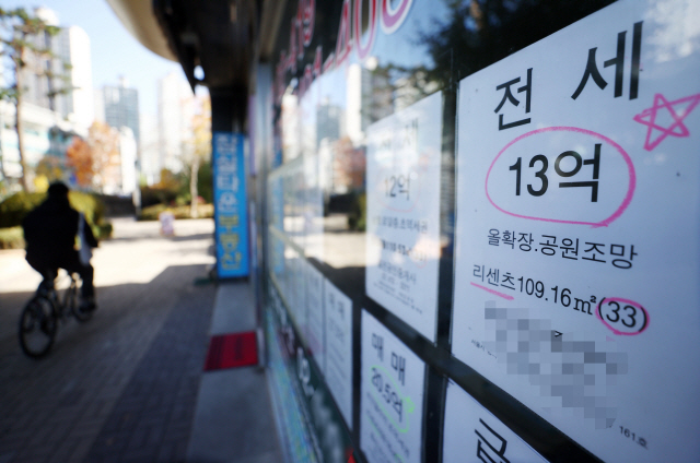 전세난이 전국으로 확산하는 가운데 서울의 아파트 전세 공급 부족 수준을 보여주는 지수가 한국감정원 조사에서 역대 최고까지 치솟은 것으로 나타났다./연합뉴스