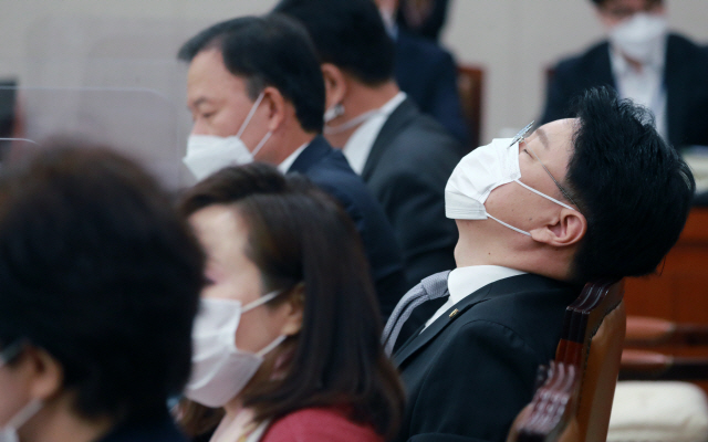 생각에 잠긴 장제원 국민의힘 의원. /연합뉴스