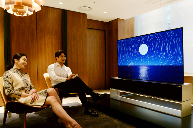 LG전자, 강남 더콘란샵에 롤러블 TV 체험공간
