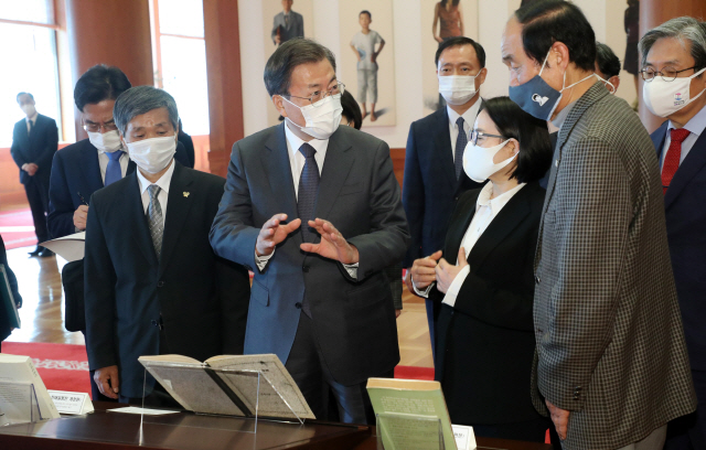 文대통령 '수많은 전태일과 함께 나아갈 것...노동존중 사회 반드시 도달'