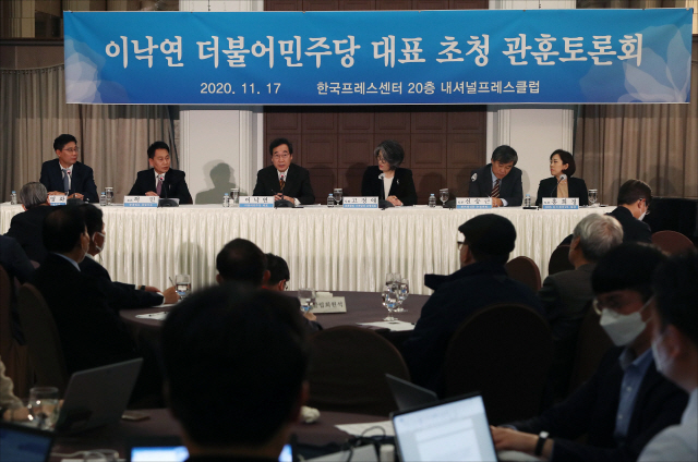 이낙연 민주당 대표가 17일 오전 서울 중구 한국프레스센터에서 이낙연 더불어민주당 대표 초청 관훈토론회가 열리고 있다. /연합뉴스