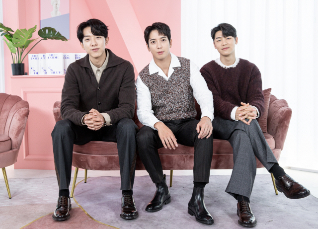 밴드 씨엔블루(정용화, 강민혁, 이정신)가 17일 새 앨범 ‘RE-CODE’ 발매 기념 음악감상회에 참석했다. / 사진=FNC엔터테인먼트 제공