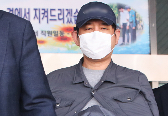 '해외 도피' 김봉현 라임 공범 보석으로 석방