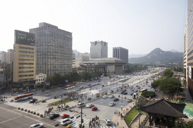 대한민국 수도 서울의 상징인 광화문 광장은 지난 2009년 8월 복원 공사를 마치고 시민에게 공개됐다./사진=서울시 사진기록화사업