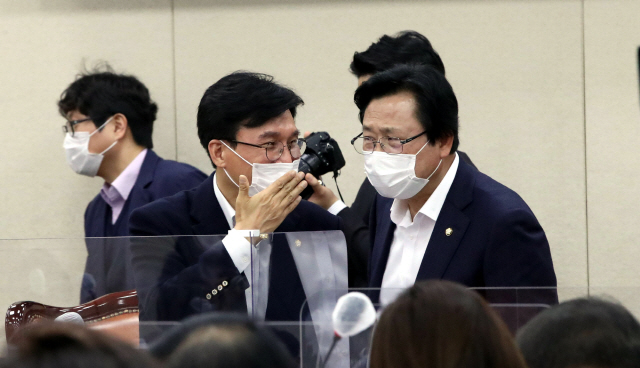 김민석(왼쪽) 더불어민주당 의원./ 연합뉴스