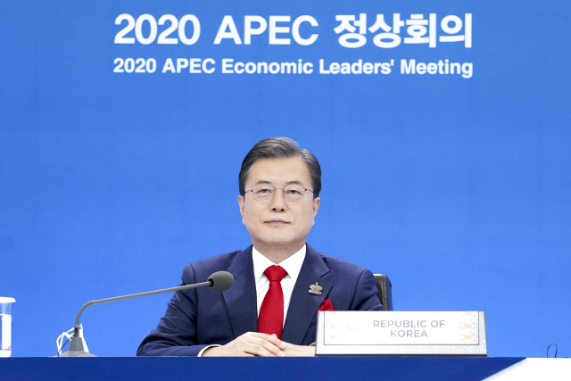 문재인 대통령이 20일 오후 청와대에서 열린 아시아태평양경제협력체(APEC) 정상회의에 참석해 있다. /연합뉴스
