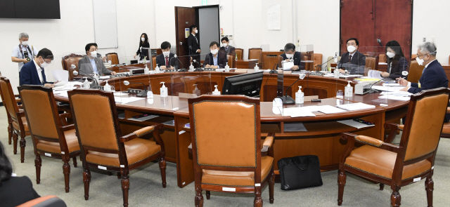 지난 9월 14일 서울 여의도 국회에서 정보위원회 소위원회 회의가 열리고 있다./권욱기자
