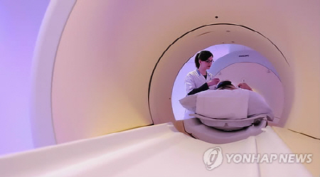 척추 MRI 건보 적용 내년으로 연기…“과다 이용 통제장치 마련”