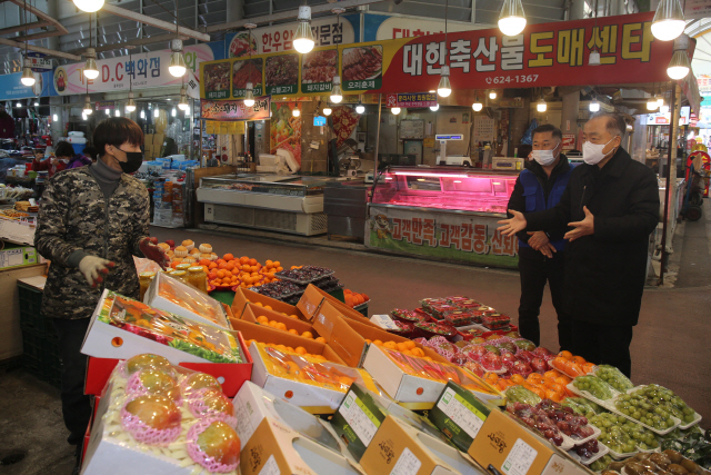 [사진] 대전 전통시장 찾은 조봉환 소진공 이사장