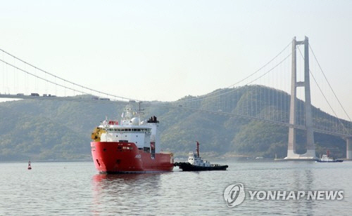 남극 연구 활동을 마친 쇄빙연구선 아라온호가 지난 4월 29일 오전 전남 광양항 중마 일반부두에 입항하고 있다./연합뉴스