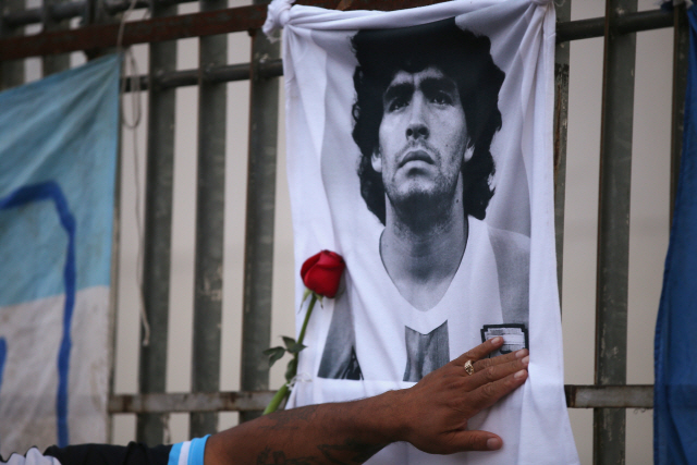 아르헨, 3일간 '영웅 마라도나' 애도의 날...대통령궁에 묻힌다