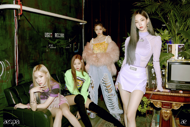 에스파, 데뷔곡부터 글로벌 행보…'블랙 맘바' 빌보드 차트 입성