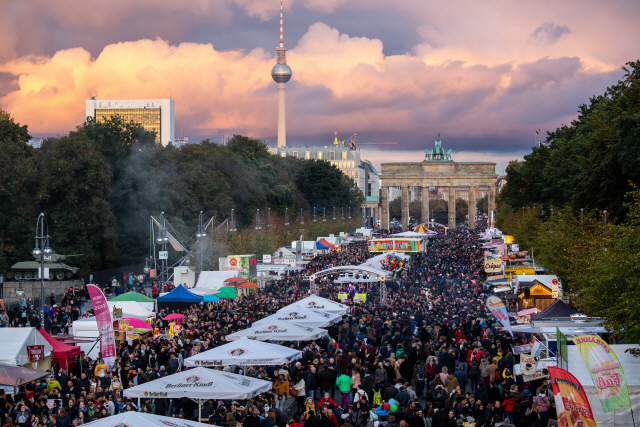 지난해 10월 3일 독일 베를린에서 열린 ‘독일 통일의 날’ 축제 현장의 모습. /EPA연합뉴스