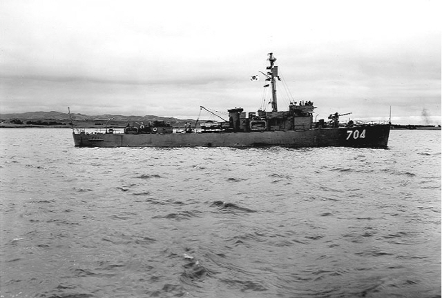 침몰 해역에 출동하기 전 지리산함 모습, 국민들의 성금으로 도입한 최초 전투함 4척 중 하나로 1950년 12월 원산 앞바다에서 적 기뢰와 충돌, 전원이 산화했다.