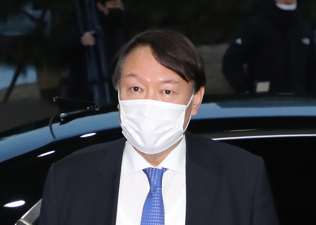 [속보] 복귀한 尹 '헌법정신·법치주의 지키기에 최선 다하겠다'