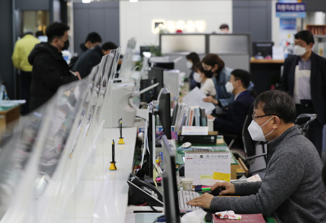 표 때문에 무너진 조세원칙…내는 사람만 내는 세금