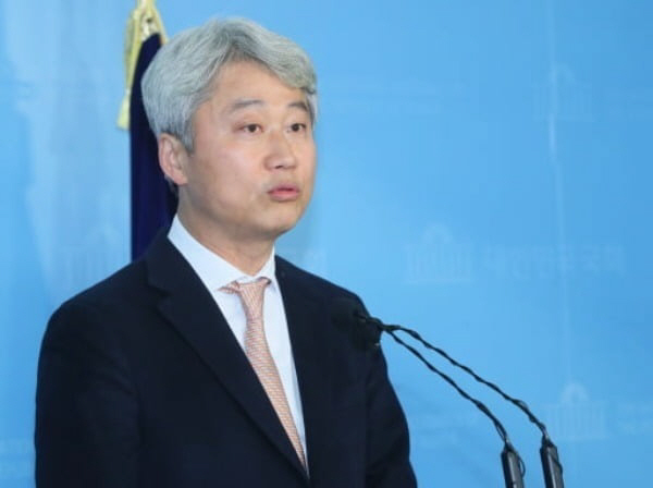 김근식 '문재인 정권, 임기 말 레임덕 피하기 어렵다'