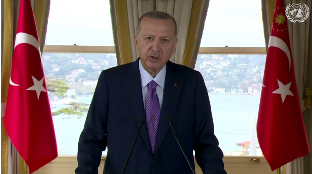 터키 대통령 “마크롱은 프랑스에 부담…하루빨리 처리해야”