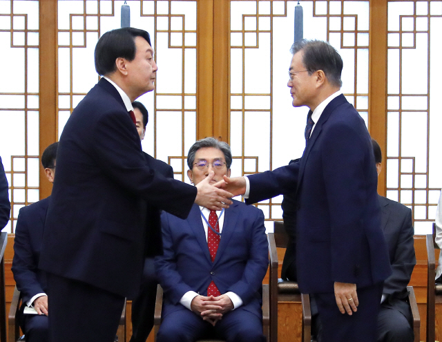 운명의 한주 맞는 文대통령…윤석열·공수처·원전 겹겹이 난제