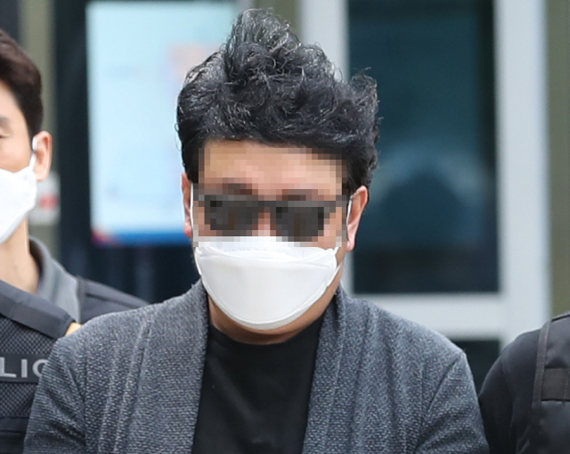 '극단적 선택 경비원'에 입주민, 끝까지 '안 때렸다'… 징역 9년 구형