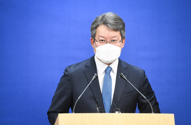 8일 변성완 부산시장 권한대행이 ‘비대면 경제 육성 계획’을 설명하고 있다./사진제공=부산시