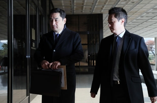 유튜브 채널 ‘가로세로연구소’의 강용석 변호사(왼쪽)와 김세의 전 MBC 기자
