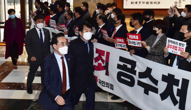 野, 공수처법 필리버스터 맞불…'與·靑 합작 민주주의 짓밟았다'